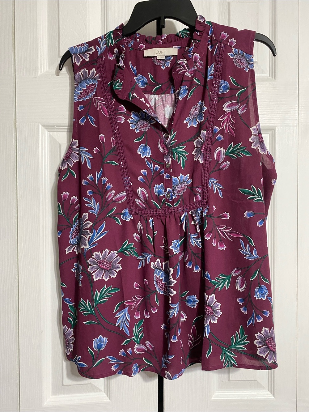 Loft Floral Sleeveless blouse top shirt size LARGE